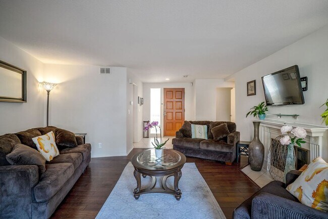 Building Photo - Malaga Cove Beauty