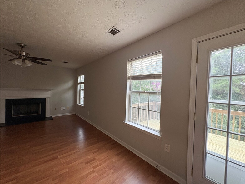 Building Photo - 1863 Skylar Leigh Dr