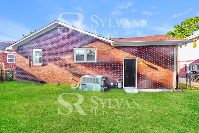 Building Photo - Lease today! No extra charge for contentme...
