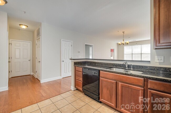 Building Photo - 1000 E Woodlawn Rd