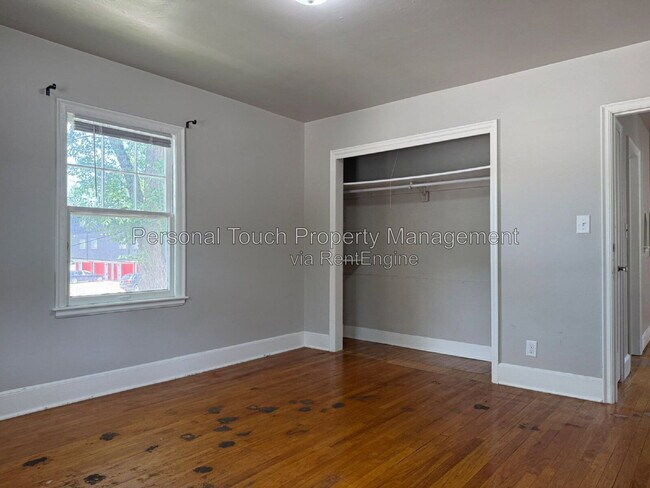 Building Photo - 704 8th St S