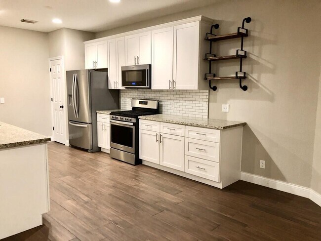 Building Photo - 6315 Canyon Rock Way
