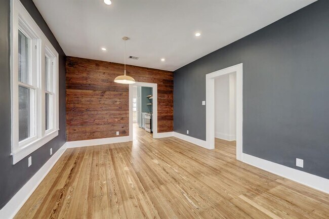 Building Photo - 2206 Gano St