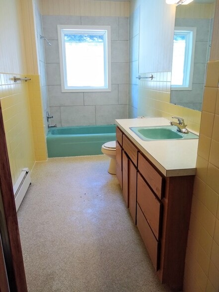 Bathroom - 1050 Cedar St