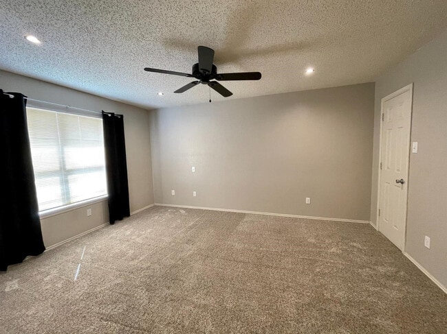 Building Photo - 9717 Blandon Ave