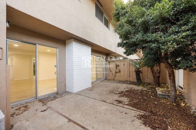 Building Photo - 963 Glencliff St