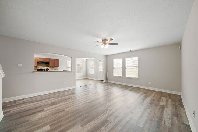 Building Photo - Spacious 4-Bedroom Home in Winfield Lakes