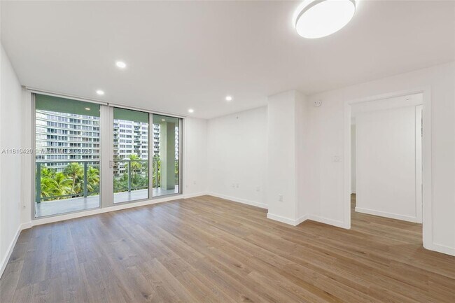 Building Photo - 1500 Bay Rd