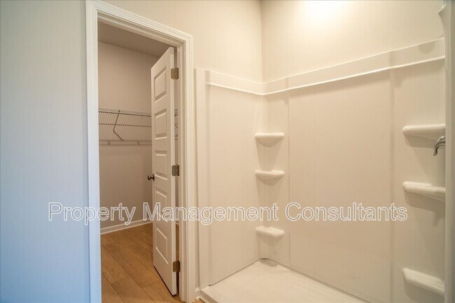 Building Photo - 22845 Dashwood Ln