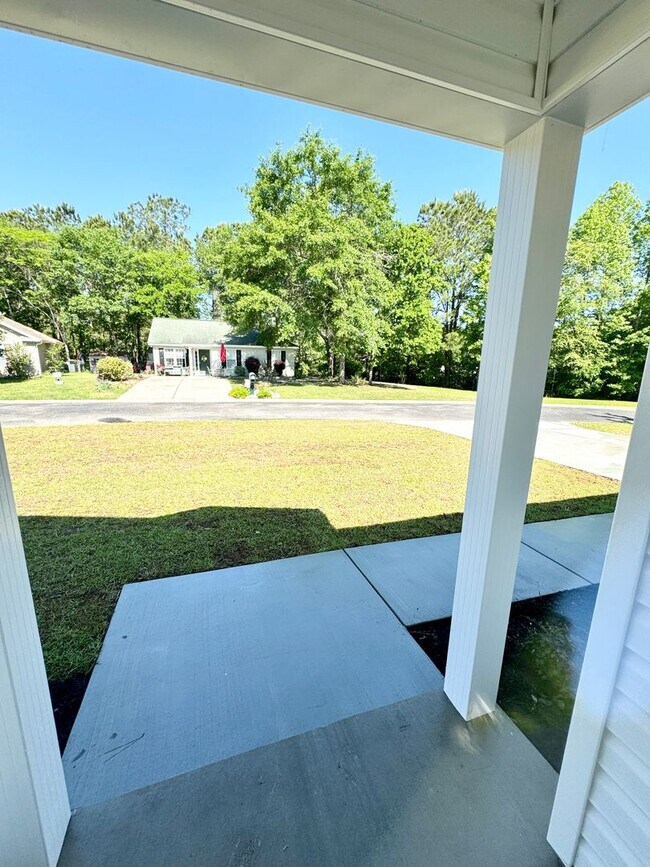 Building Photo - BEAUTIFUL pond front home! All the details make this a showstopper.! Fenced Yard!!