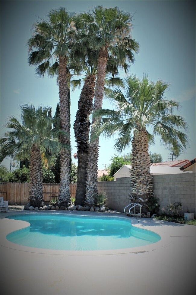 Building Photo - SPLISH, SPLASH!  RENT THIS POOL HOME!