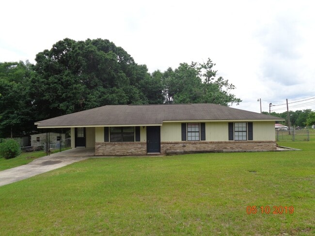 Sellers Court in Level Plains! Freshly Pa... - Sellers Court in Level Plains!  Freshly Pa...