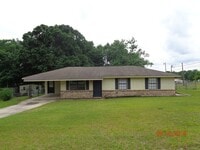 Building Photo - Sellers Court in Level Plains! Freshly Pa...
