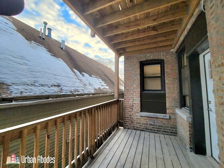 Building Photo - 3937 N Janssen Ave