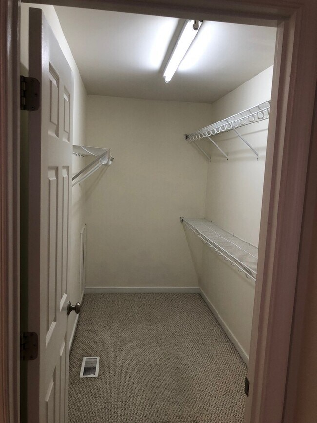 Building Photo - 409 Wilmer Ave