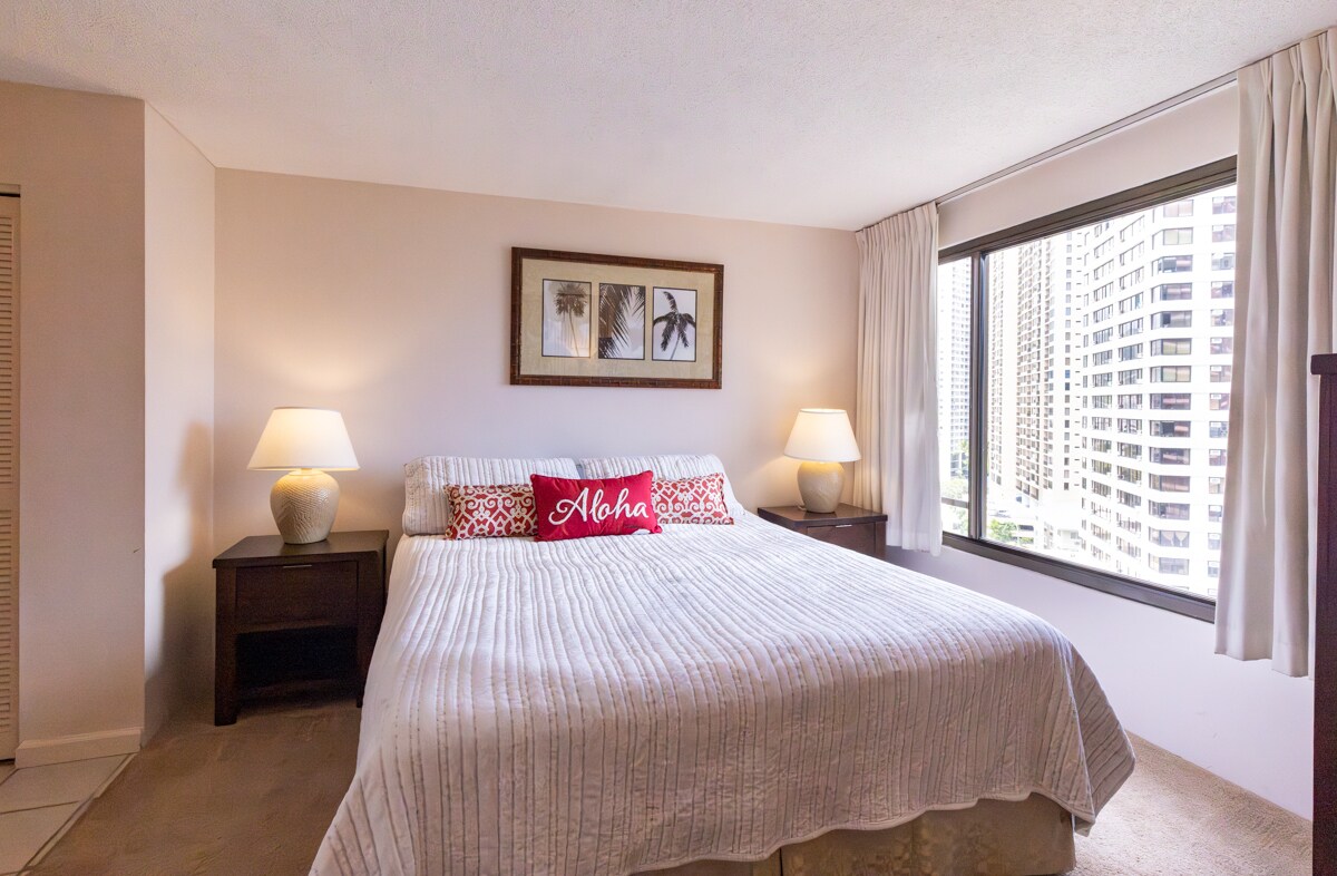 King bed - 1778 Ala Moana Blvd