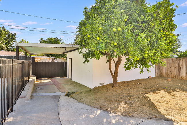 Building Photo - 8520 Jumilla Ave