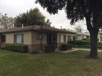 Building Photo - Modesto 1 Bedroom 1 Bathroom Duplex