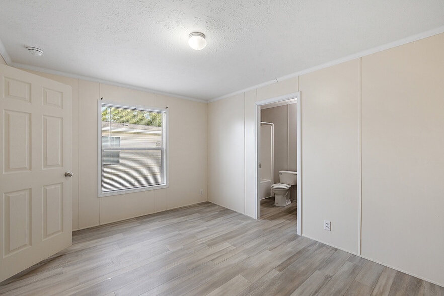 Building Photo - 4418 E Daisy Ln