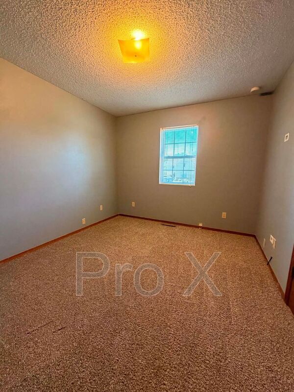 Building Photo - 307 S Summit St