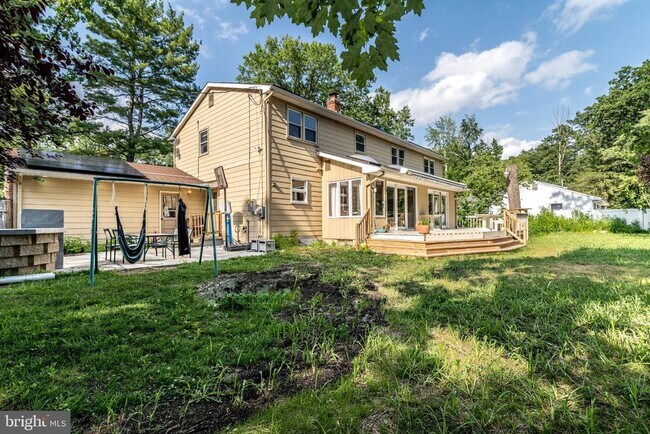 Building Photo - 1800 Lark Ln