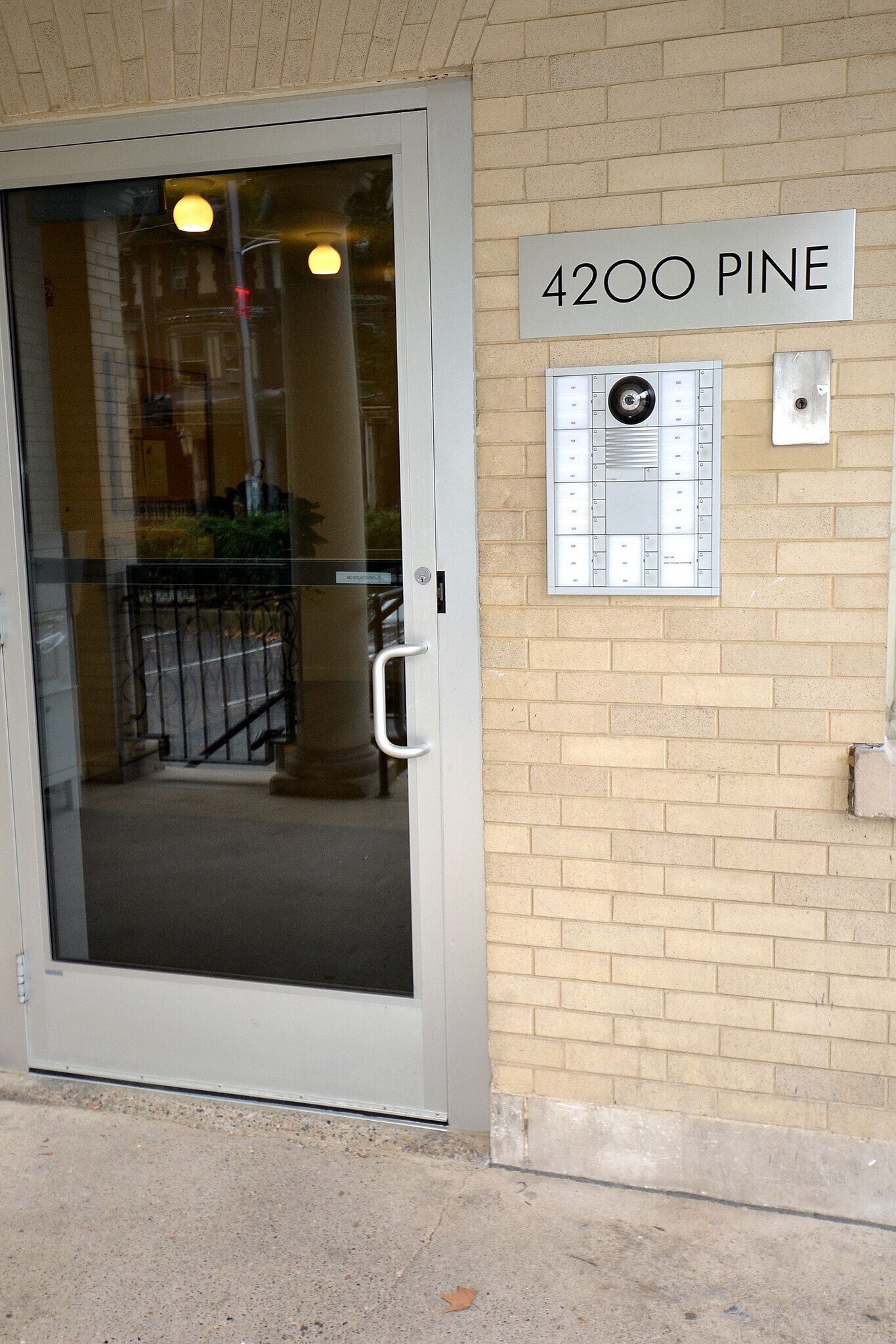 Building Photo - 4200 Pine St
