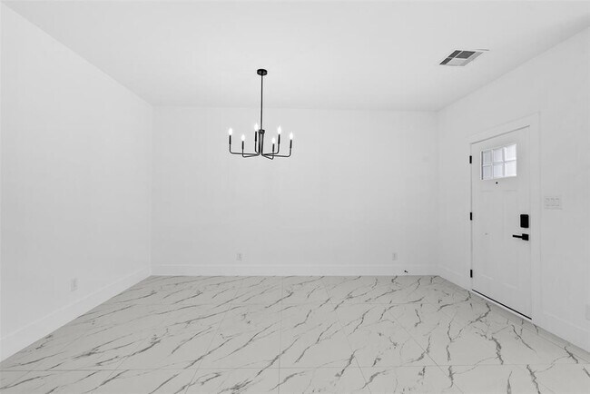 Building Photo - 9110 Everglade Dr
