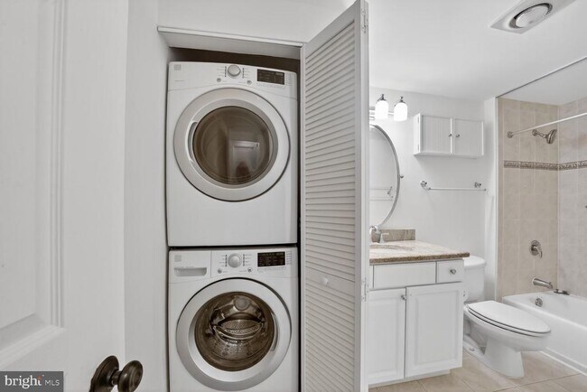 Building Photo - 7111 Woodmont Ave