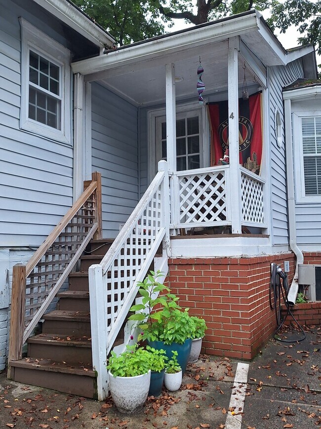 Building Photo - 867 Rosedale Rd NE