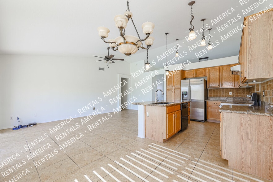 Building Photo - 4647 E Lavender Ln