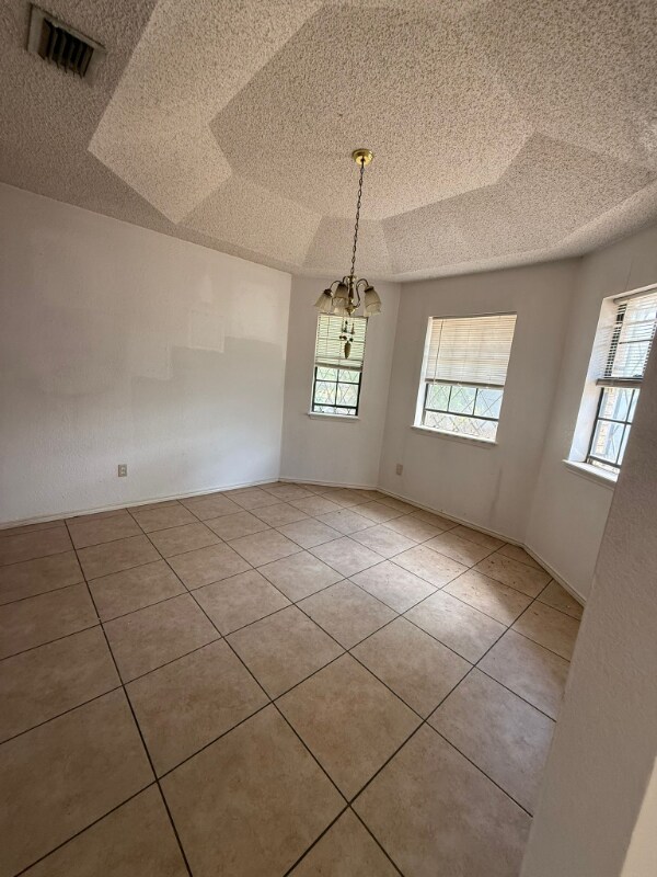 Building Photo - 108 Mina De Oro