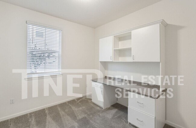 Building Photo - 1580 Parkside Way