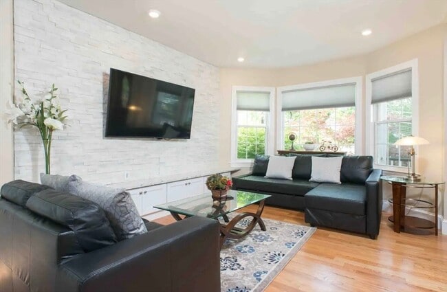 Building Photo - 40 Eddy St