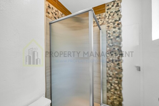 Building Photo - Charming 3-Bed Ranch Home with room for 4t...