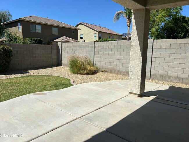 Building Photo - 6734 W Blackstone Ln