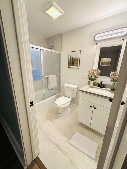 Bathroom - 956 Chestnut St
