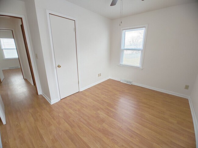 Building Photo - Charming 2 Bedroom 2 Bathroom House!