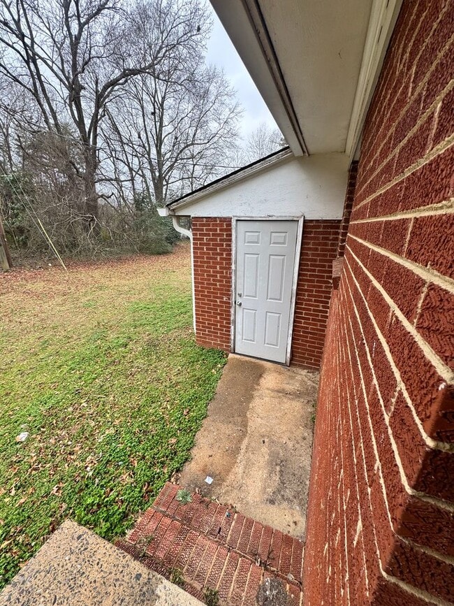 Building Photo - 126 Woodland Ave