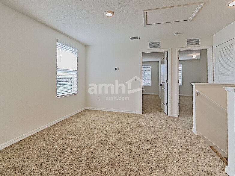 Building Photo - 10316 Flathead Dr