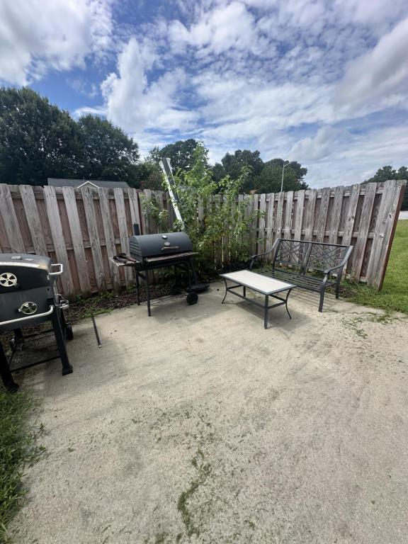 Building Photo - 6342 Foxlake Dr