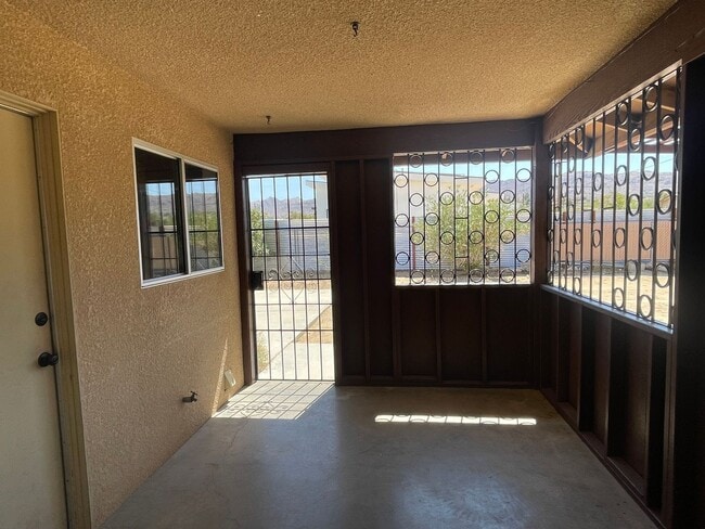 Building Photo - Charming Joshua Tree Village Home