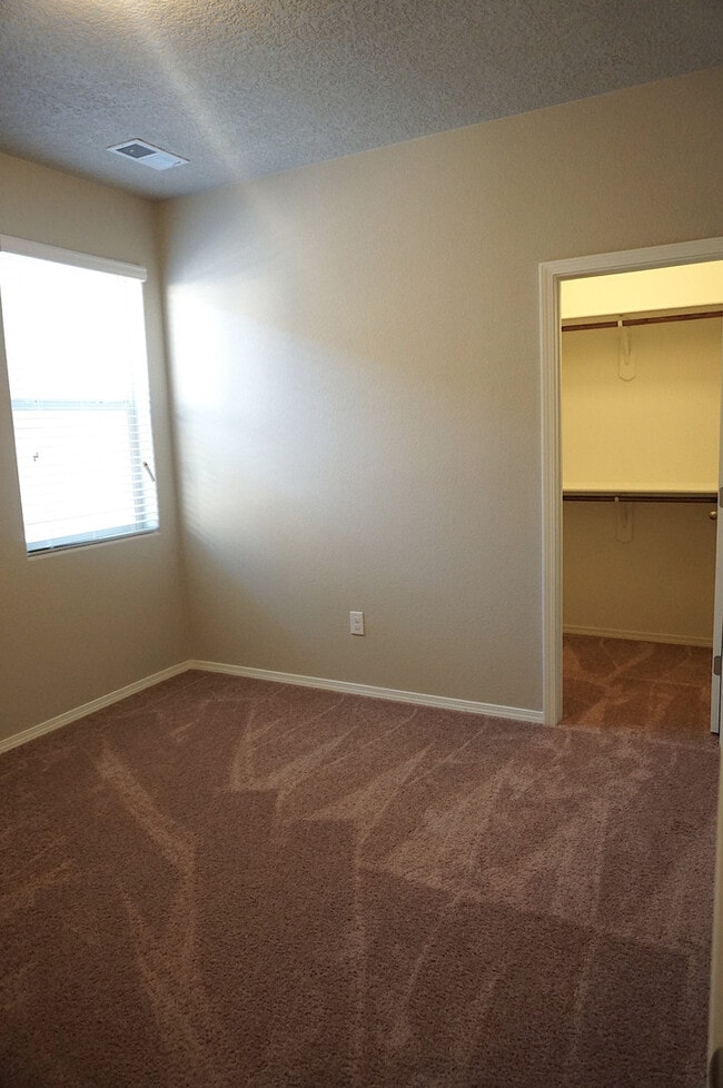 Building Photo - Spacious 4 bedroom Rio Rancho home in Enchanted Hills! Refrigerated air. Right off 550