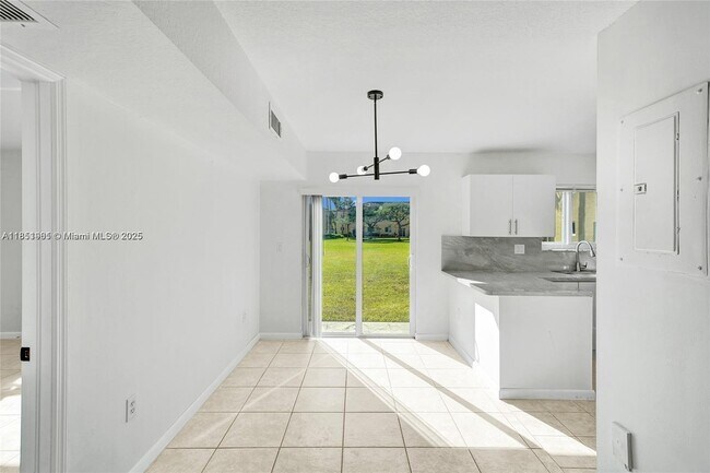 Building Photo - 3398 NE 9th Dr