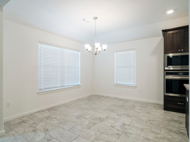 Building Photo - 510 Peach Ave