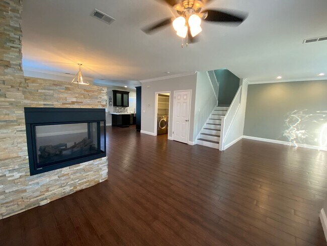 Building Photo - Beautiful & Spacious Home with Modern Touches