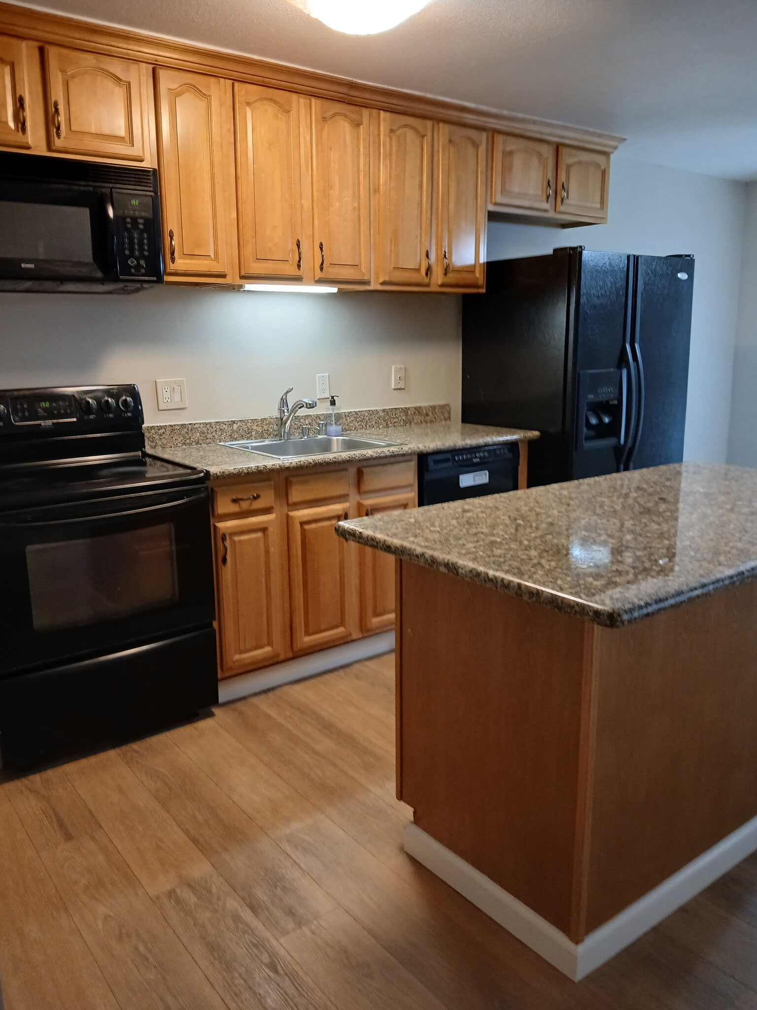 Building Photo - 1036 Oak Grove Rd