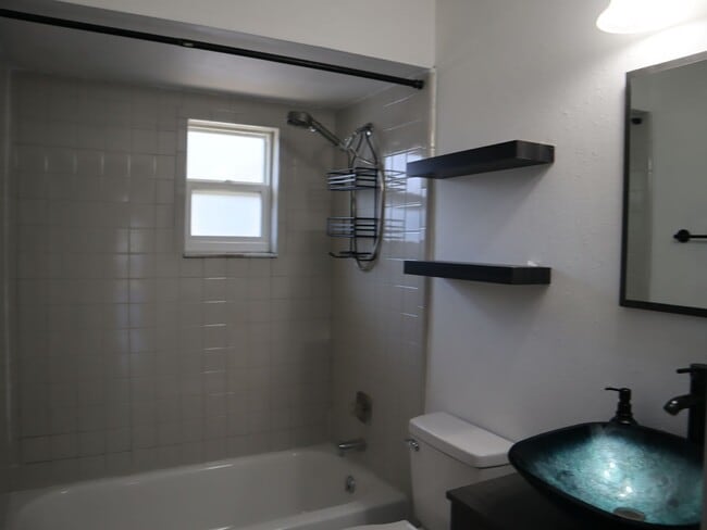 Building Photo - 4 BEDROOM 2 Bath  Pool Home!  Call Carole Arcaro 386-216-4900 Deltona Lakes Realty