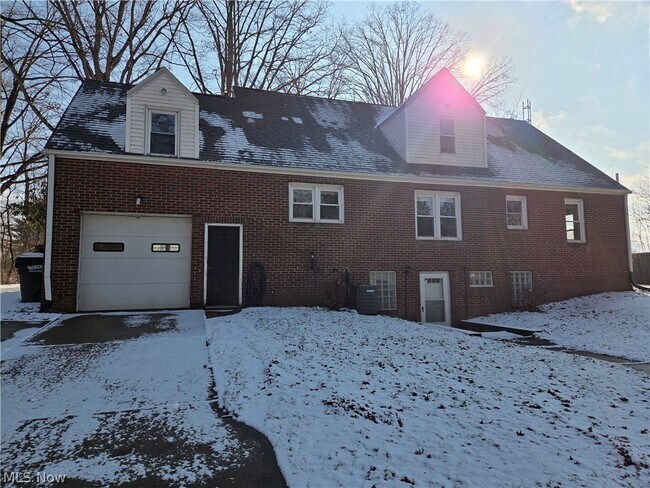 Building Photo - 3976 Faircrest St SW