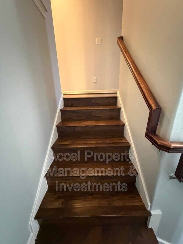 Building Photo - 1402 Mulberry Dr