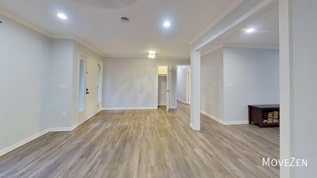 Building Photo - 303 Driftwood Dr